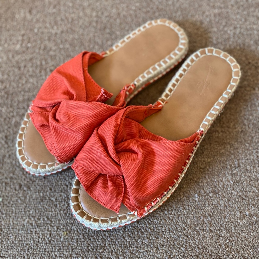 Universal Thread Coral Knotted Slide Sandals